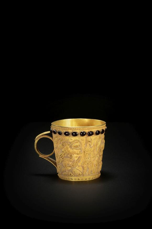 with human story from persian empire 波斯萨珊王朝嵌宝石人物金杯