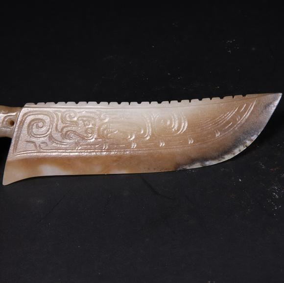 和田玉龙纹玉刀