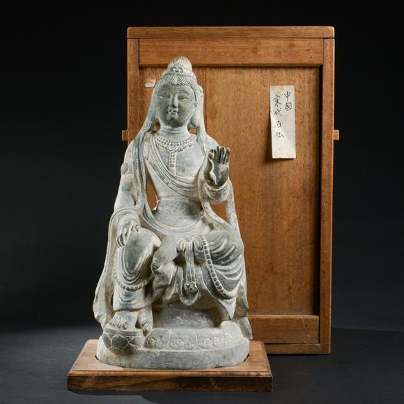 宋代 石雕观音菩萨座像