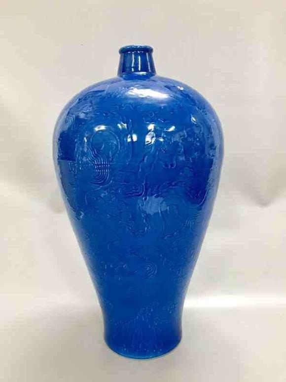 aredglazedmeipingvase明永乐宝石蓝釉剔刻江崖海水云龙纹大梅瓶