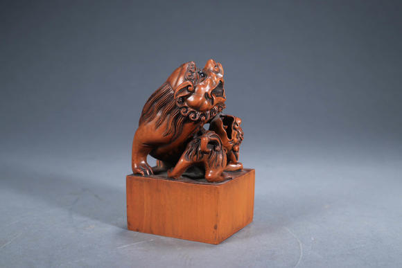 a carved boxwood lion group seal 清雍正黃楊木太獅少獅鈕印章