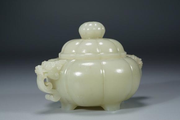 a hetian jade double-eared incense burner 和田玉香炉