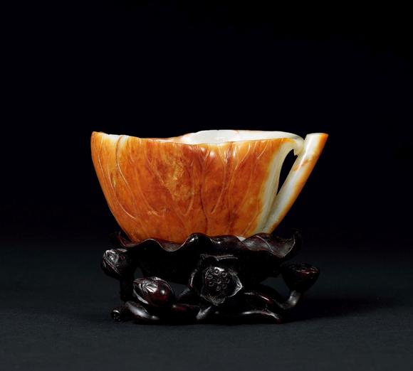 清白玉籽料俏色雕荷叶杯