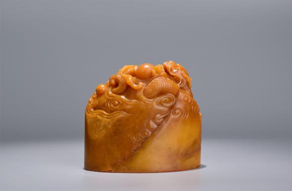 旧藏群螭戏珠田黄印章雍正御览之宝