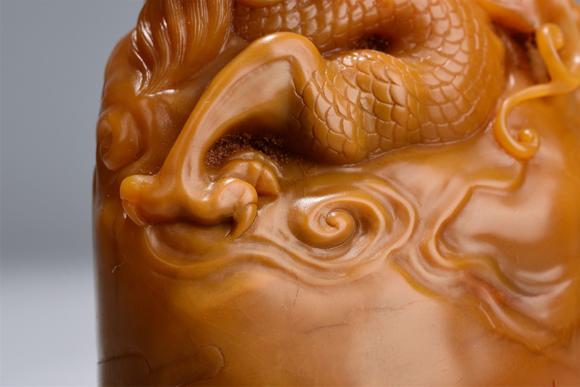 旧藏群螭戏珠田黄印章雍正御览之宝