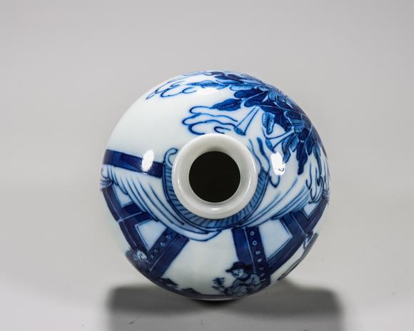 "大清康熙年制"款 青花人物故事纹太白尊