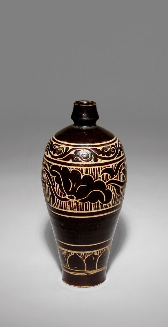 宋磁州窑牡丹纹梅瓶