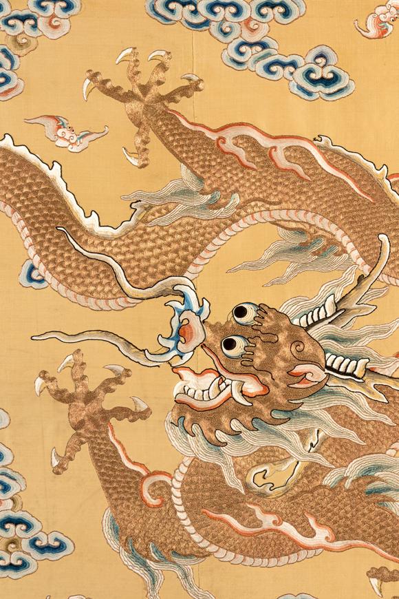 巨幅盘金绣五爪云龙纹挂账一对_巨幅盘金绣五爪云龙纹挂账一对估价