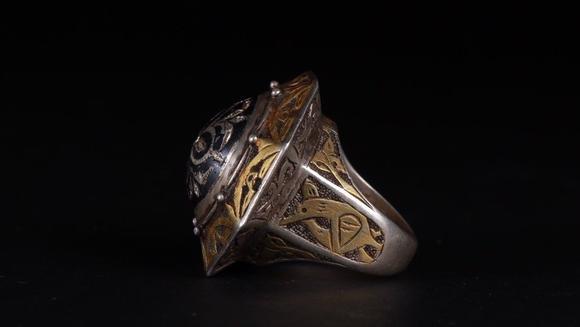 a bronze ware with gold&silver ring