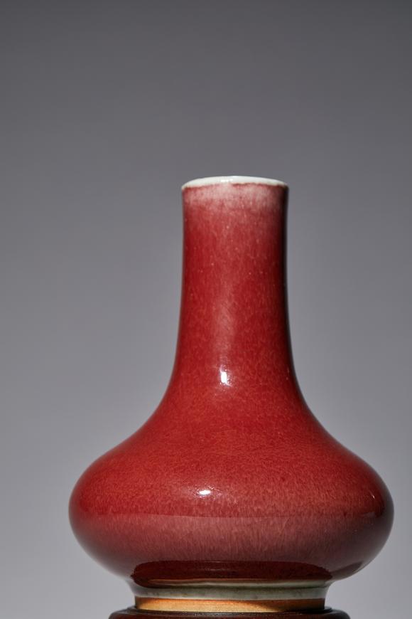 清乾隆霁红釉荸荠瓶