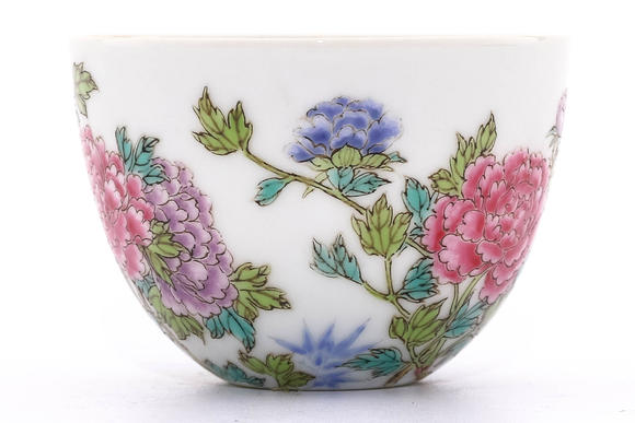 清乾隆粉彩牡丹花卧足杯achinesefamillerosepeonypaintedporcelain