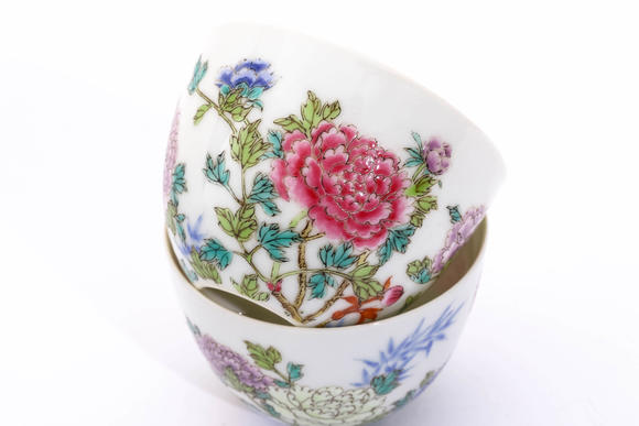 清乾隆粉彩牡丹花卧足杯achinesefamillerosepeonypaintedporcelain