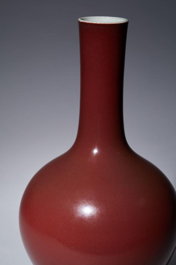 北京大羿清雍正 霁红釉天球瓶