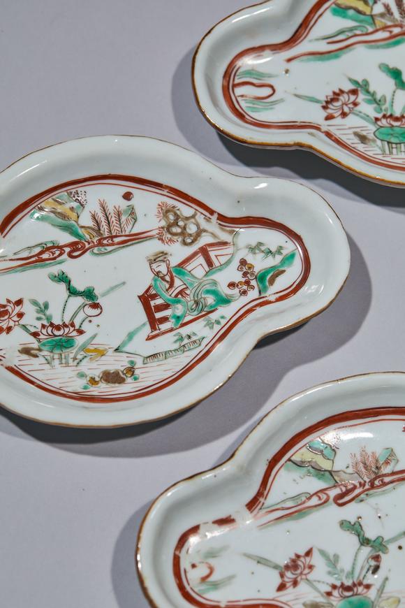 明天启 五彩爱莲图海棠形盘一组高清大图_易拍全球北京大羿中国瓷鼢