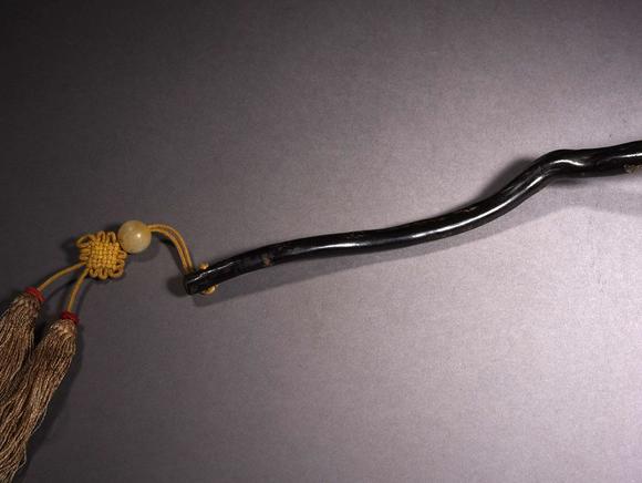 天然随形漏荷黑金海柳如意achineseruyiornament