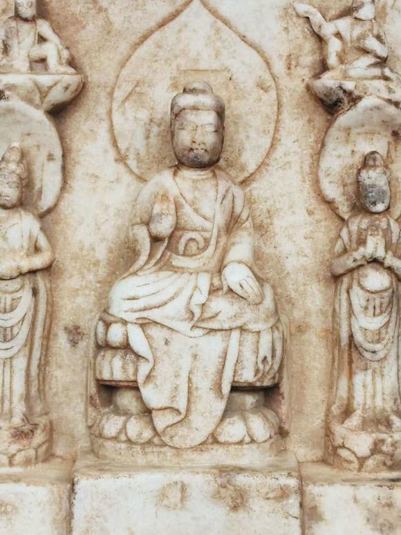 明代或以上汉白玉雕佛像