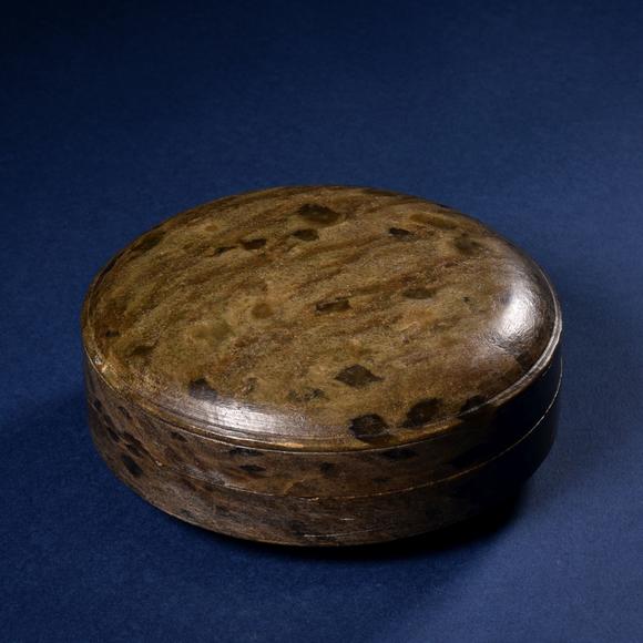 华艺国际明或更早 豹斑石圆盒