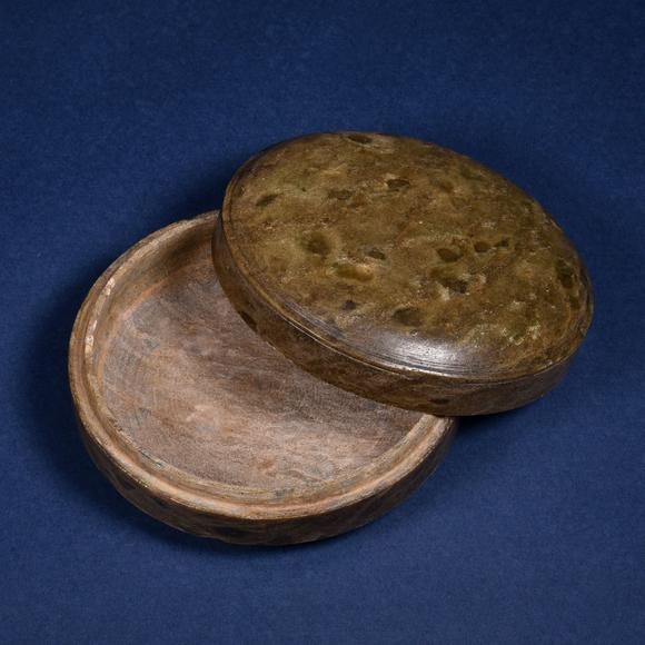 华艺国际明或更早 豹斑石圆盒