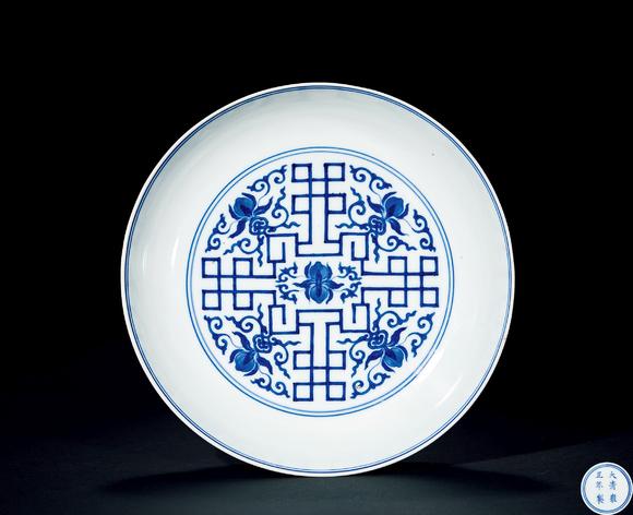 清雍正青花锦地万寿纹盘