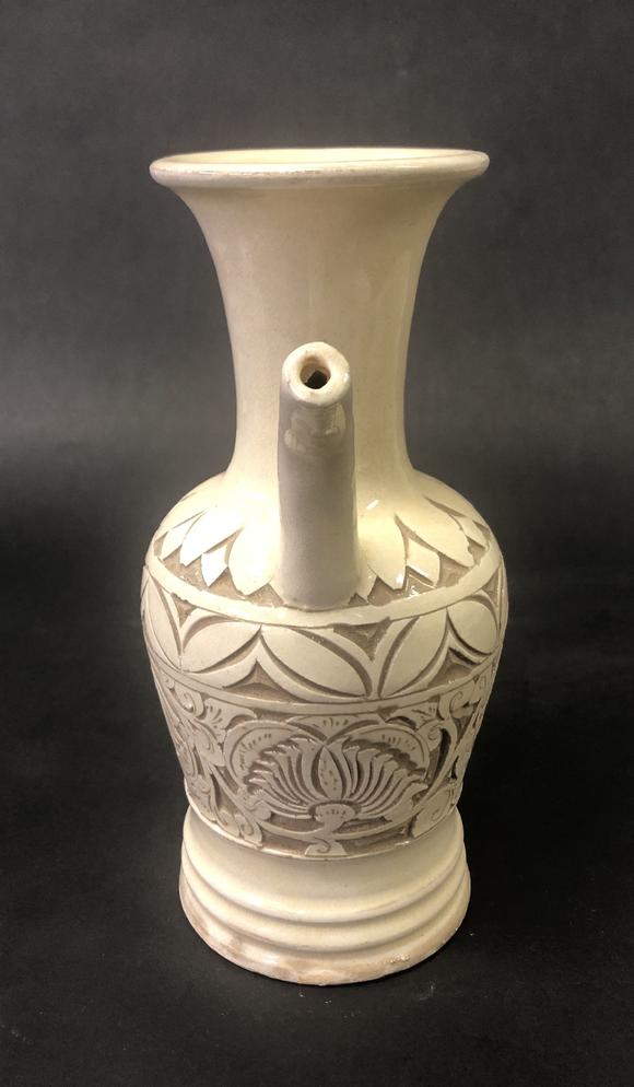 宋 磁州窑剔花革纹执壶