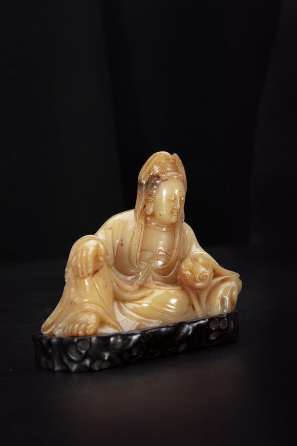 清壽山石觀音白芙蓉石印章二件 soap stone guanyin and seal qing