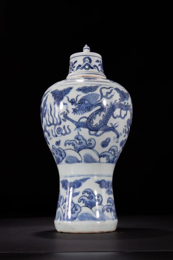 明万历青花云龙纹梅瓶 a chinese blue & white dragon vase ming