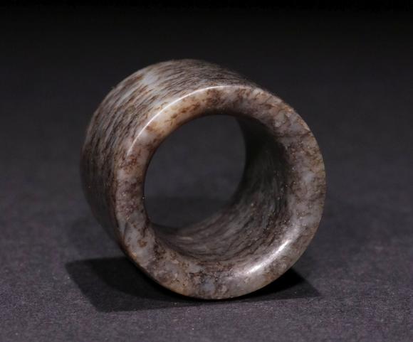 明代和田玉扳指一套