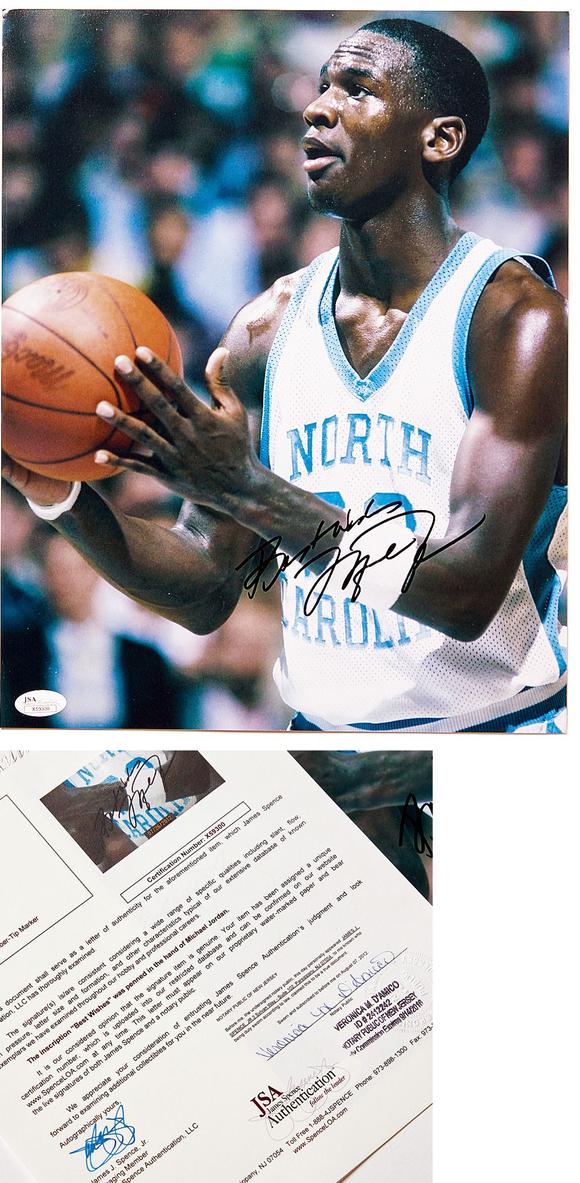 迈克尔61乔丹亲签北卡大学罚球瞬间照片尺寸14寸