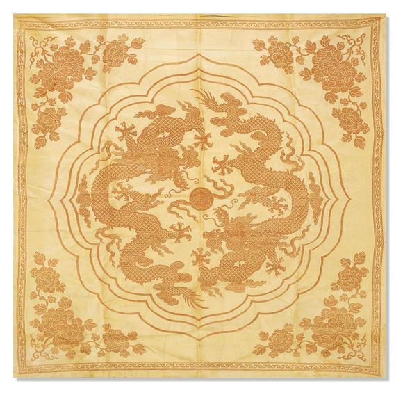 清早期明黄地织锦龙纹挂屏