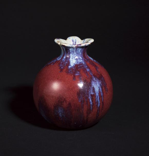 雍正 均窑焰红石榴瓶
