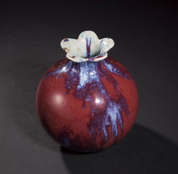 雍正 均窑焰红石榴瓶